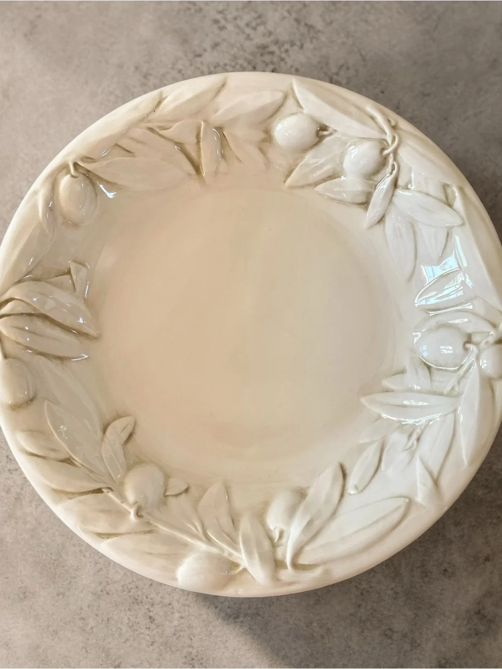 Set of 2 Williams Sonoma “Tuscan Olive” spaghetti plates, made in Italy